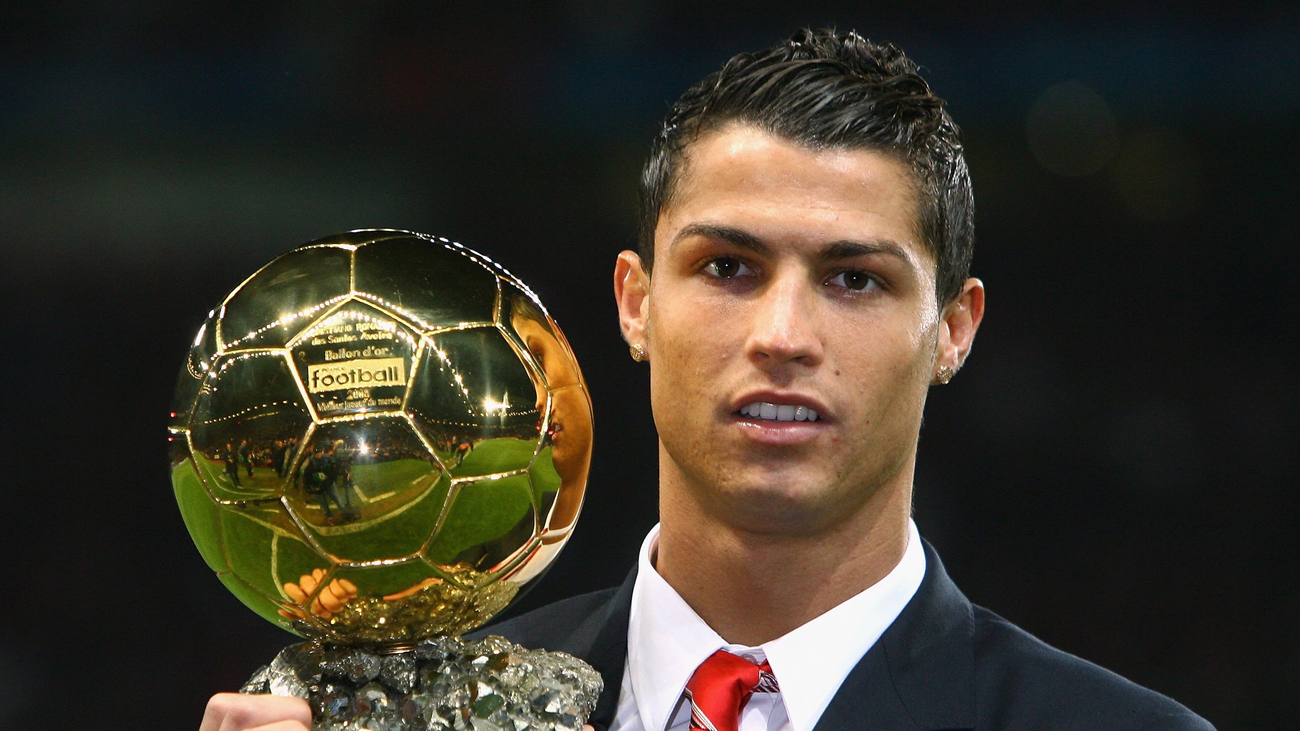 从佛罗伦萨到英超,楚阿梅尼的跨洲征途与阿尔及利亚之魂